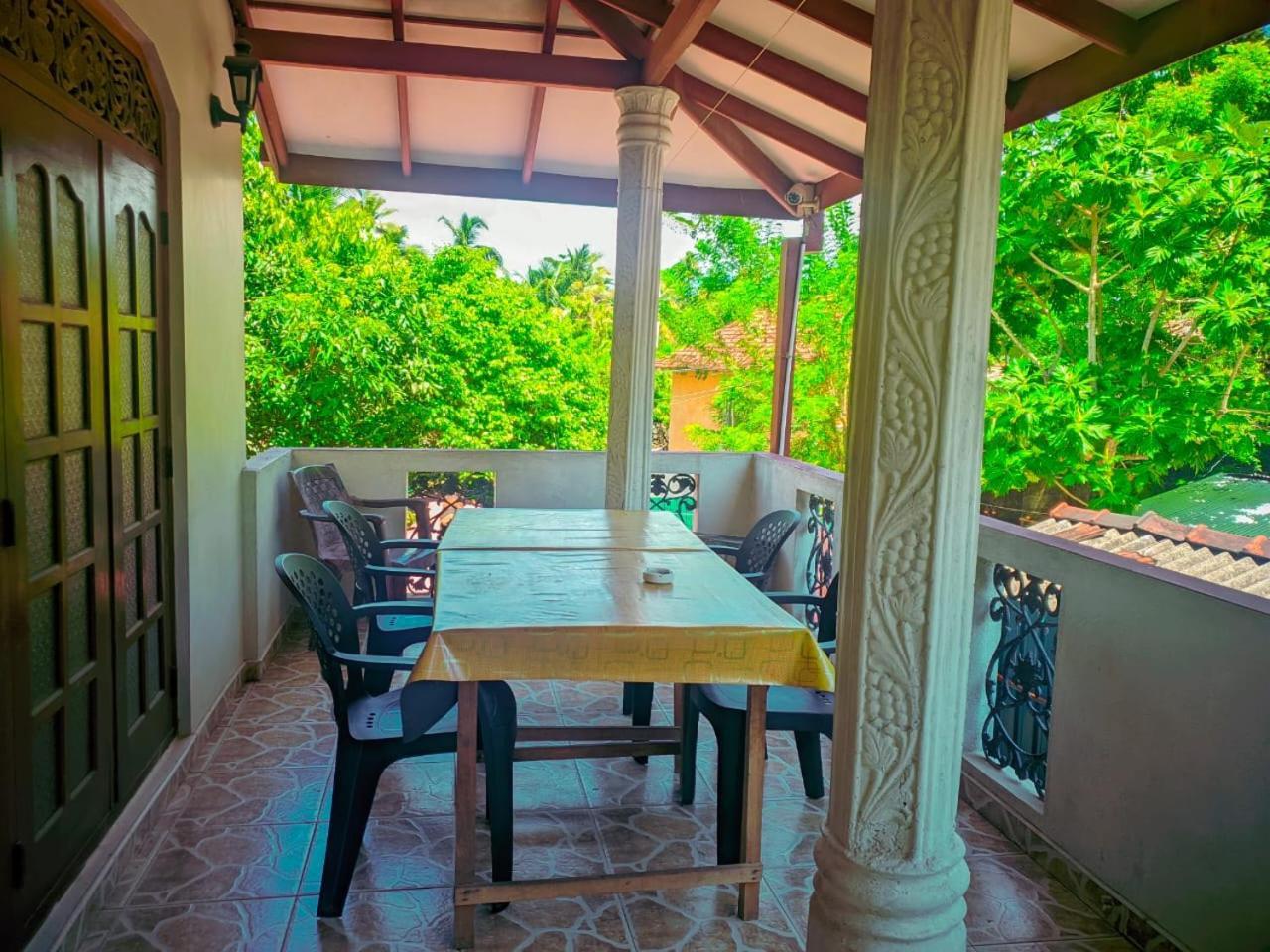 Mila Rest Garden Hotel Mirissa Room photo